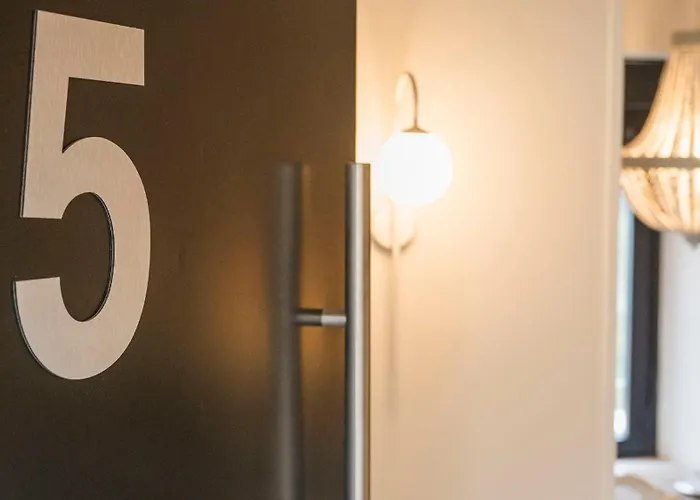 Florinda De La Cava - 5 *